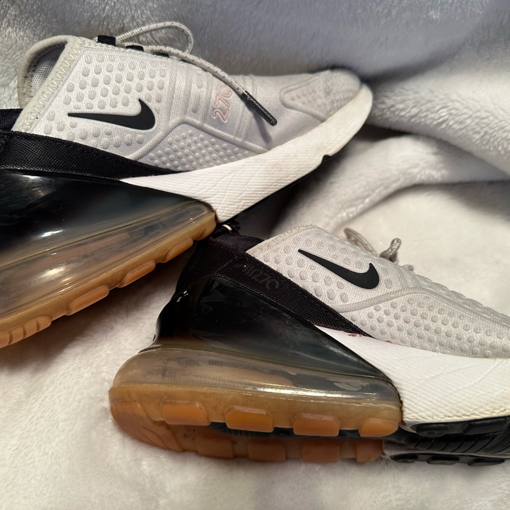 Well Loved Nike Air Max 270 💗 Women’s Size 7